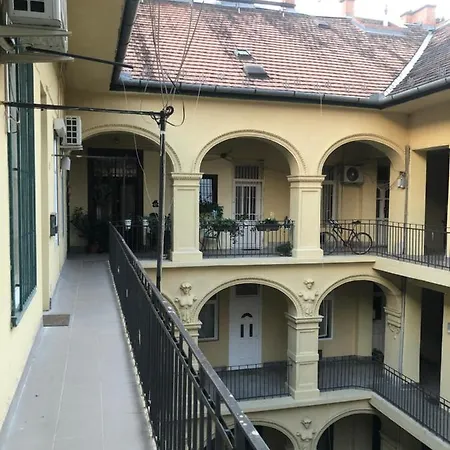 V57 Oktogon Appartamento Budapest