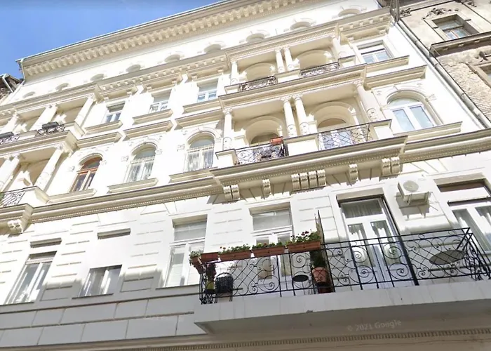 V57 Oktogon Budapest
