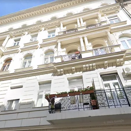 V57 Oktogon Budapeste